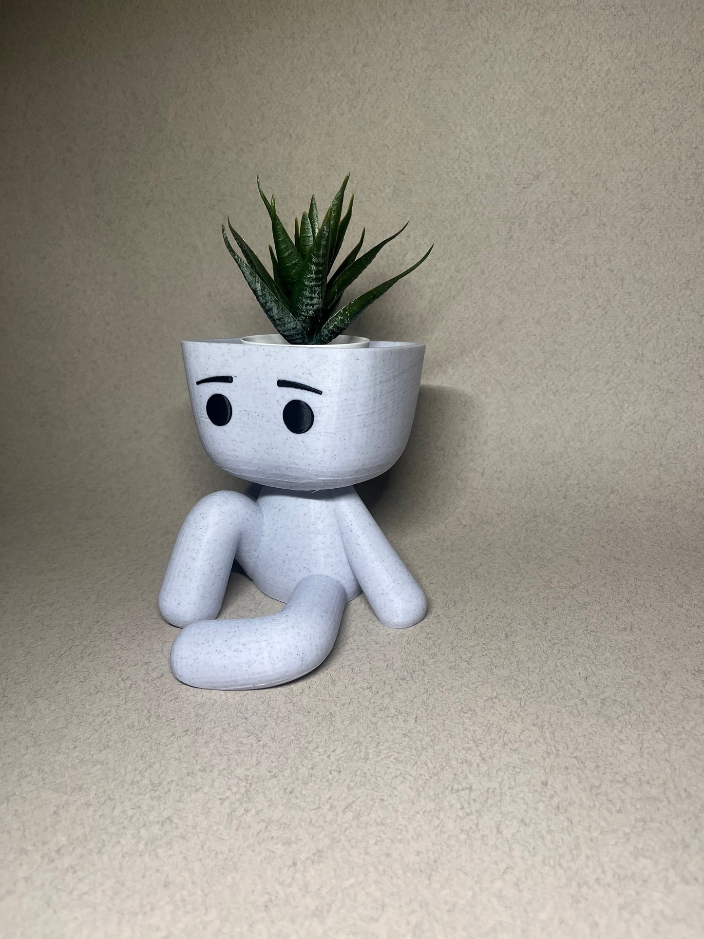 Ollie, the Planter - Minimalist Plant Buddy for Home Decor