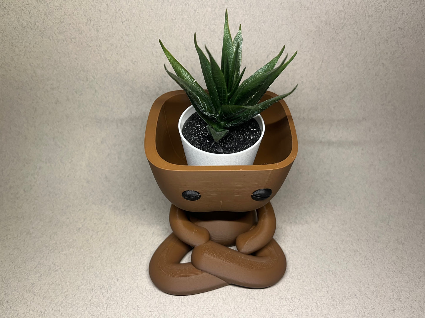 Ollie, the Planter - Minimalist Plant Buddy for Home Decor