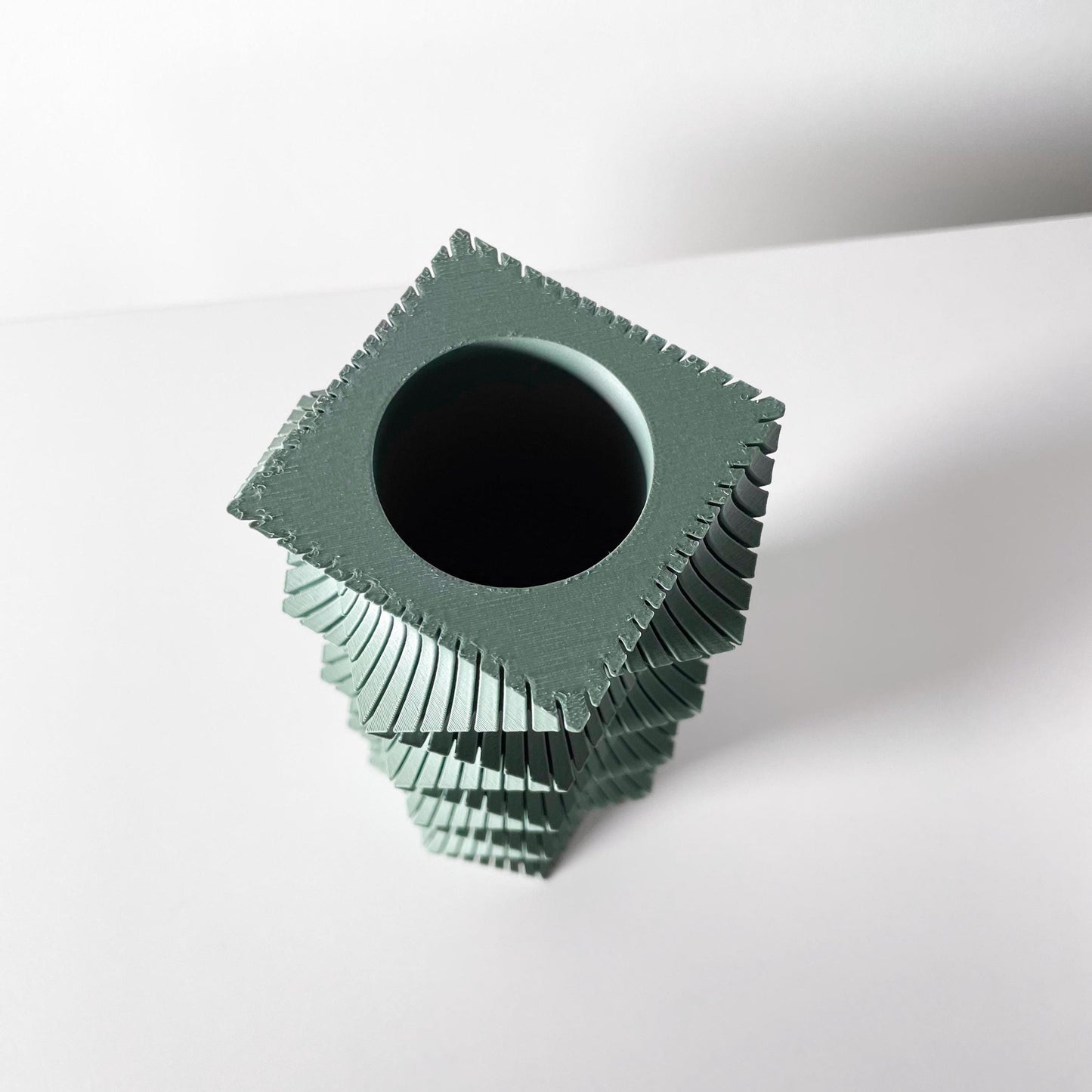 The Anio - Artistic 3D Printed Vase with Dynamic Wave Design